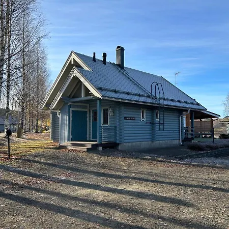 Laakson Helmi 1 с камином, сауной, Spa, на берегу озера Himos