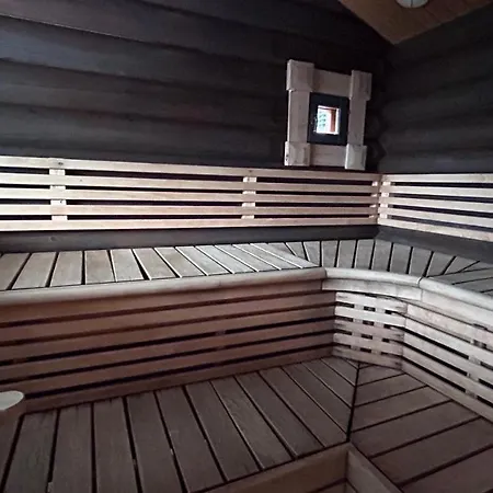 Laakson Helmi 1 с камином, сауной, Spa, на берегу озера Huvilat