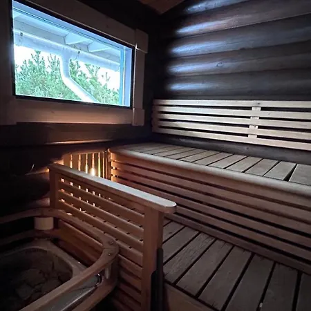 Laakson Helmi 1 с камином, сауной, Spa, на берегу озера *