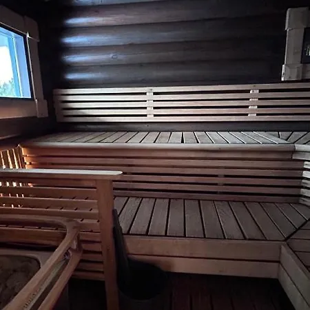 Laakson Helmi 1 с камином, сауной, Spa, на берегу озера *