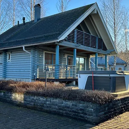 Laakson Helmi 1 с камином, сауной, Spa, на берегу озера *