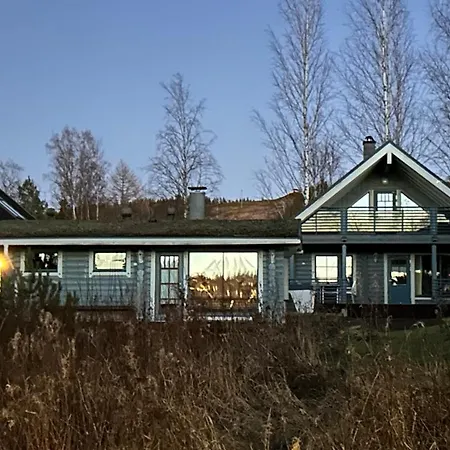 Laakson Helmi 1 с камином, сауной, Spa, на берегу озера Himos