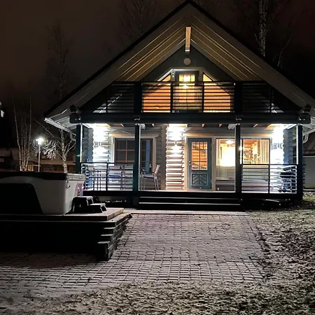 Laakson Helmi 1 с камином, сауной, Spa, на берегу озера 빌라 *
