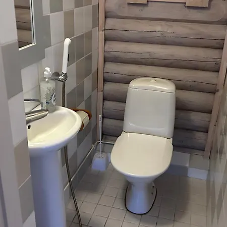 Laakson Helmi 1 с камином, сауной, Spa, на берегу озера 빌라